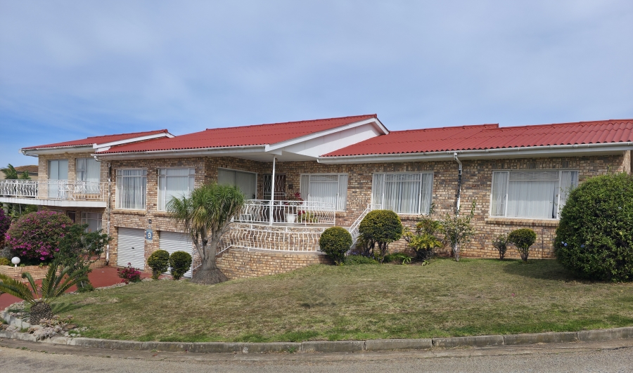 6 Bedroom Property for Sale in Wavecrest Eastern Cape